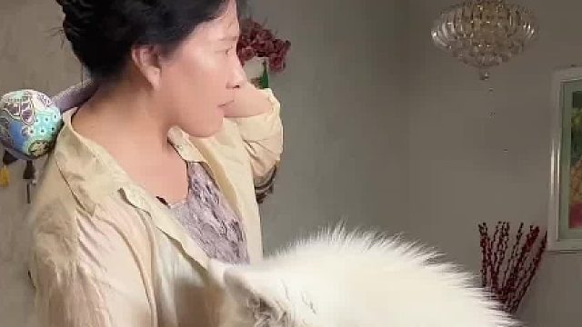 老妈原则性很强，从不乱喂狗子东西吃