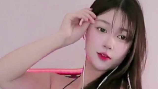 【Miu】甜甜 舞蹈片段2024-08-24 11-32-13