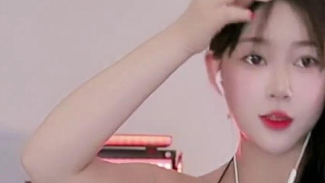 【Miu】甜甜 舞蹈片段2024-08-24 11-26-46