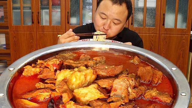 网友想看牛肉面，岳父送10斤牛肉，红烧牛肉面太好吃啦，超过瘾