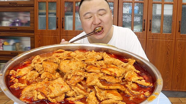 冰箱里找块瘦肉，阿强做水煮肉片，麻辣过瘾，米饭收割机！水煮肉片