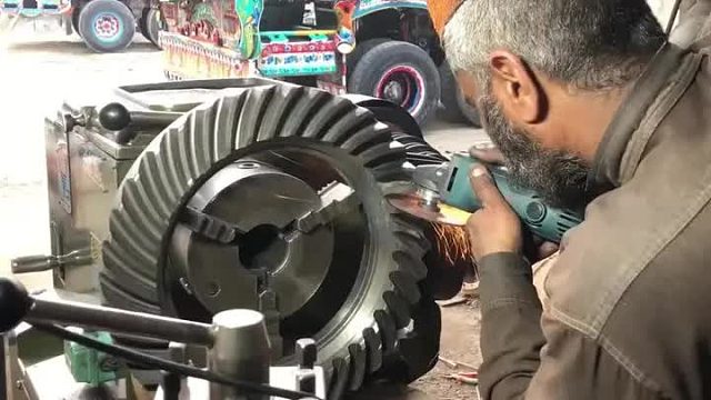 巴铁师傅维修差速器盘型齿轮全过程