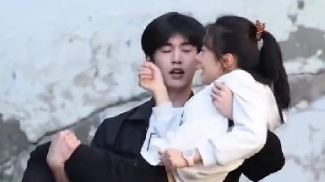 被狗撵着跑的时候我笑疯了