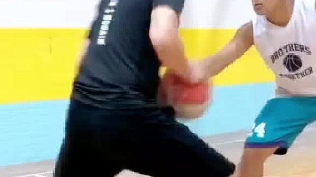 转身后仰跳投教学之五，能看出不一样细节的就是高手