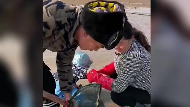 户外赶海抓海鲜