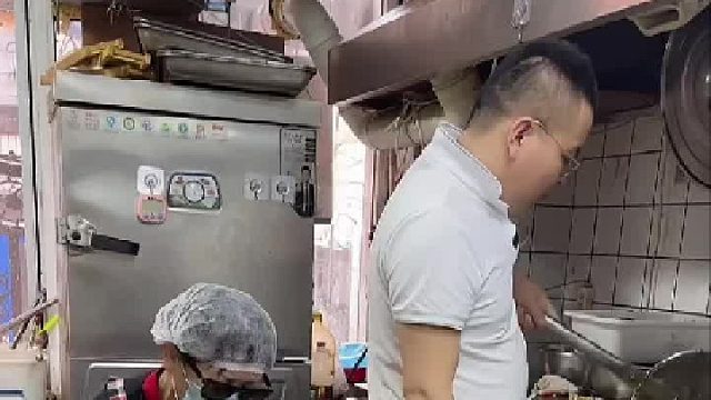 工欲善其事 必先利其器，做麻辣拌8年，要想做的好，工具肯定少不了，今天给大家做个泡土豆片的水箱 抚顺拌陛河山麻辣拌