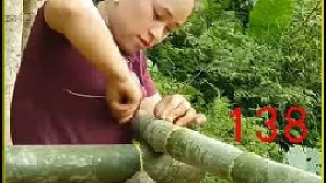 梦琪不仅爬上百米高空采摘椰子 还重新修整农场