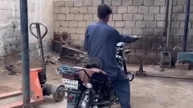 巴铁师傅维修断成两段的齿轮轴全过程