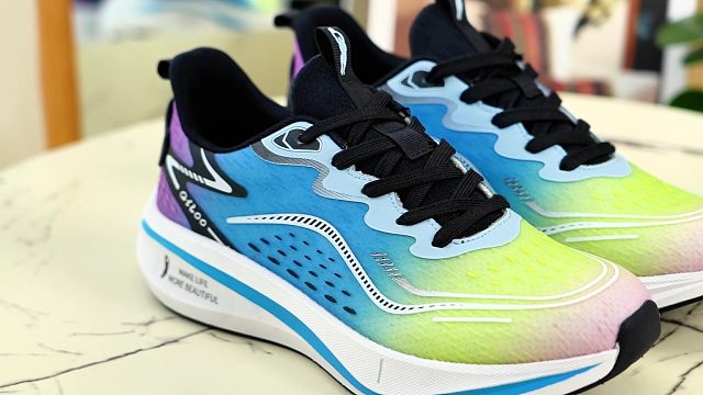 新款智能鞋，无智能不潮流