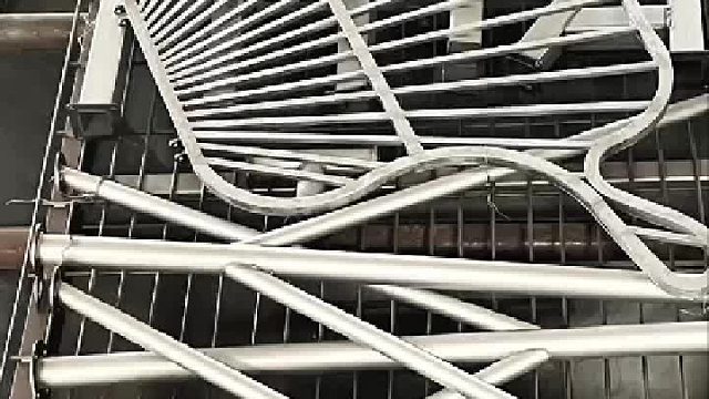 钢结构抛丸机 辊道通过式抛丸机 基实抛丸机视频