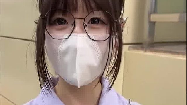 坐地铁不小心把别人的鞋踩掉了！