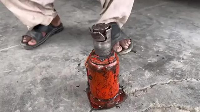 巴铁师傅维修千斤顶全过程