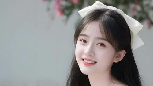 纯净心灵，映现清纯美人颜 清新自然，美在清纯不言中