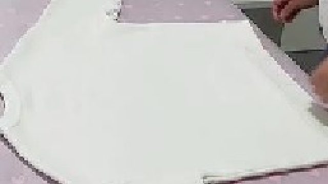 秋季衣服这样叠，好拿整齐省空间。