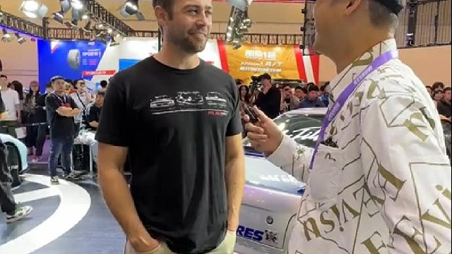 第一次见到他的时候忍不住眼泪往外掉(1)