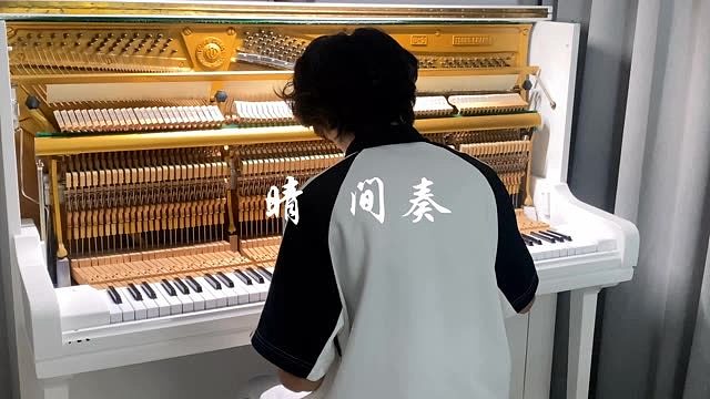 楼上一个拉小提琴的 楼下一个拉大提琴的 当我嫌弃他们拉的 难听的时候 他们直接给我下了战书