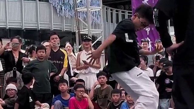 街舞少年太帅了