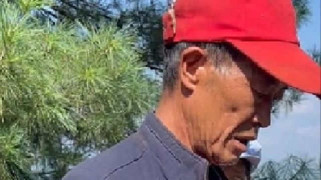 中秋节前去山区卖月饼，没想到生意这么难做，村民们怎么不买东西