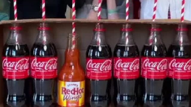 挑战不喝辣椒酱,看看谁是那个最倒霉的