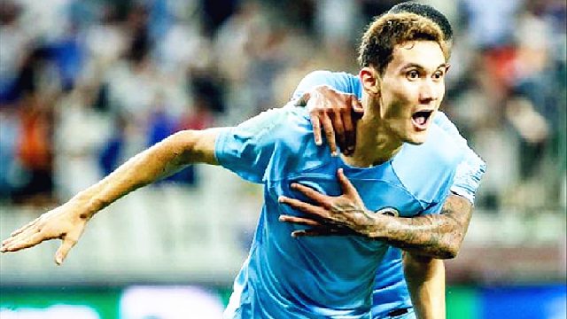 石柯解围踢空送礼！拜合拉木挑射破门，深圳主帅鼓掌点赞