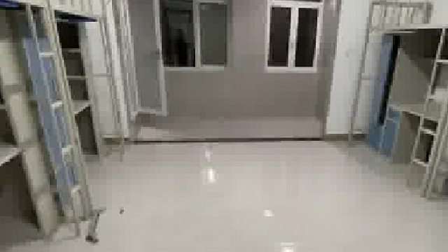 学生多了，再给你加六个床位你就老实了