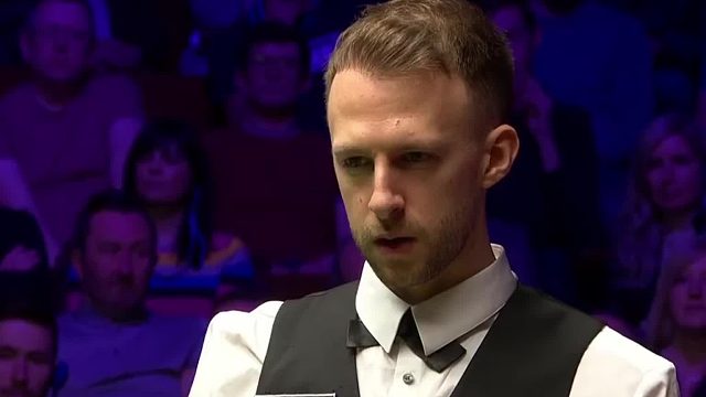 被超分的老的哥刚做上斯诺克，就被小特给秀了一把