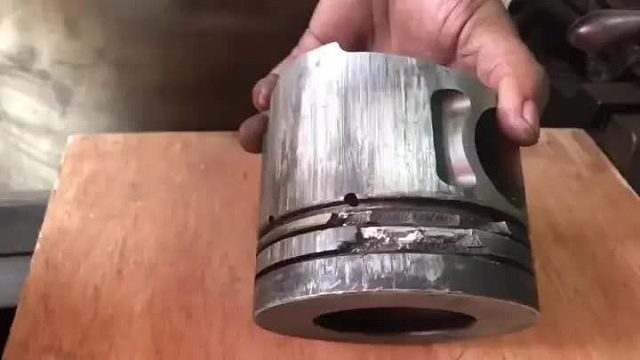 巴铁师傅修复破损的发动机活塞全过程