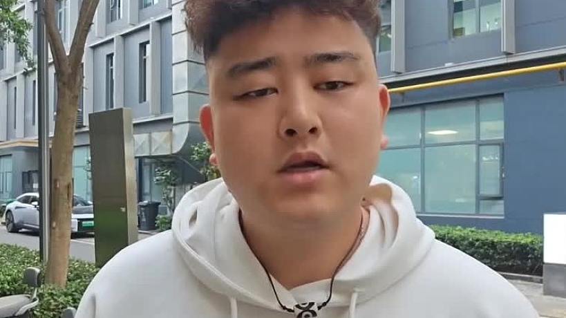 開朗不在，女主播找各種理由不開會，小胖怒批