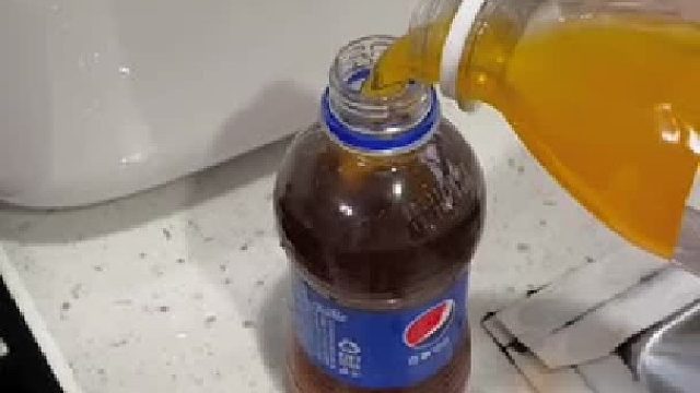 喝不完的可乐还能这样密封起来！