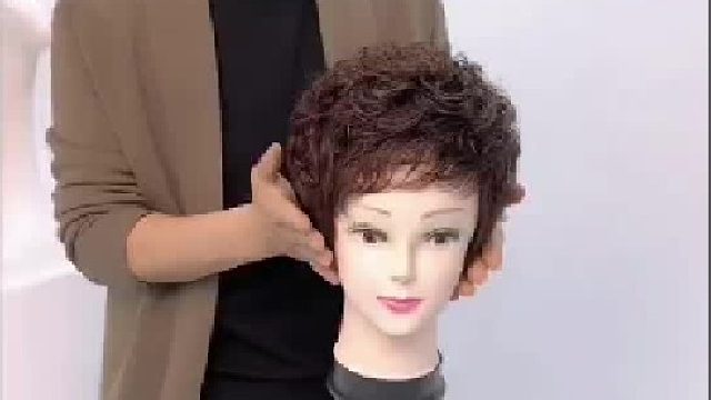 青岛盛阳假发工厂：热卖款卷发打理技巧