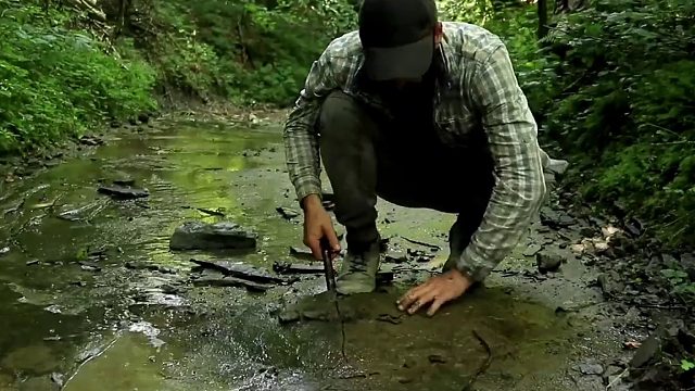 男人自制起重机并打造出霍比特人庇护所  (3)
