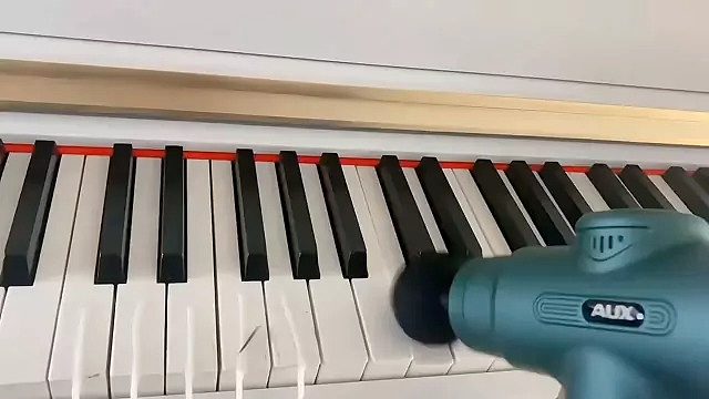 第一次弹钢琴 请问这样弹对吗