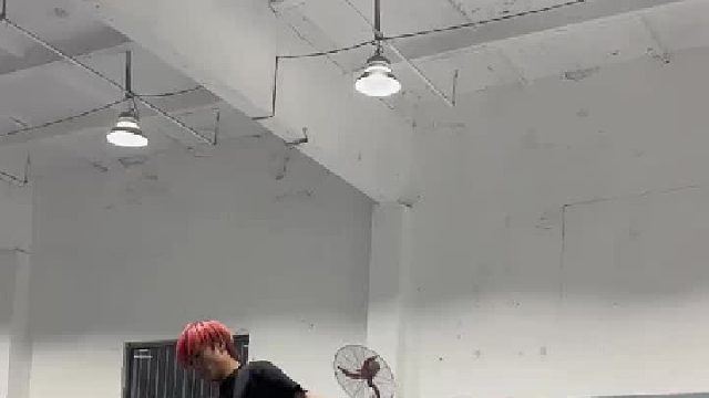 摸地旋风or拉拉提 你最中意哪个动作？