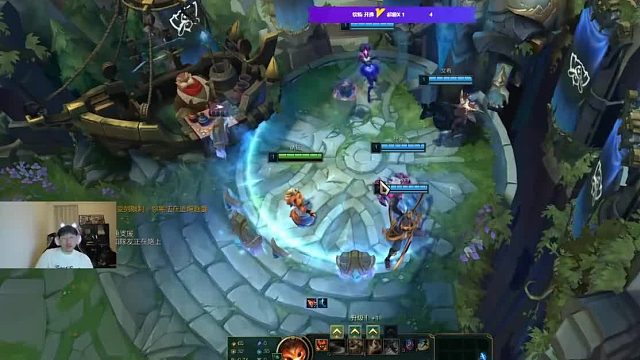 宁王：王多多作为一个很大牌的官方解说，一直在引导观众针对一个选手