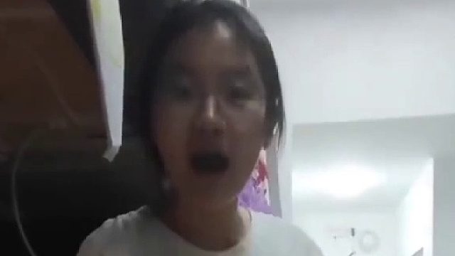 “饱姑娘不知饿姑娘饥”