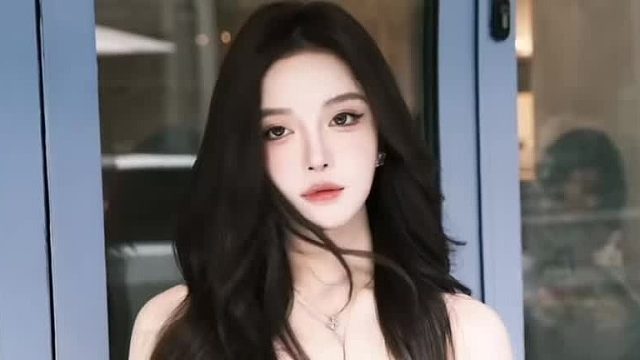 看到别人幸福的时候 自己也会掉下眼泪 不为别的 总觉得这一路走来那么坎坷 我也该幸福的