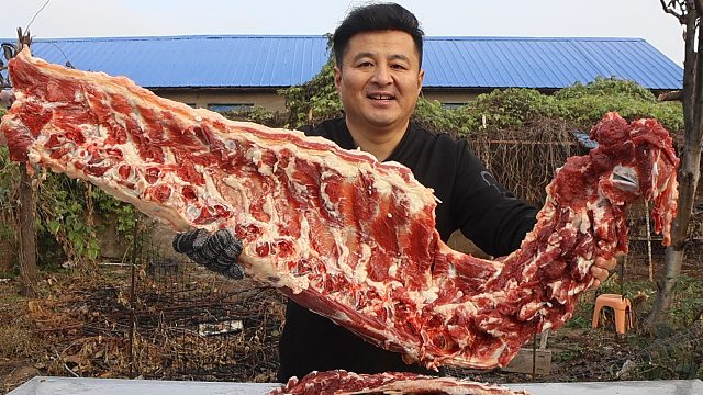 320元买了两根牛蝎子，做个红烧牛蝎子，10几个人一起吃一顿