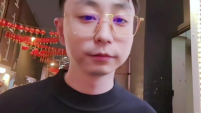 老妹带着牢k吃东西