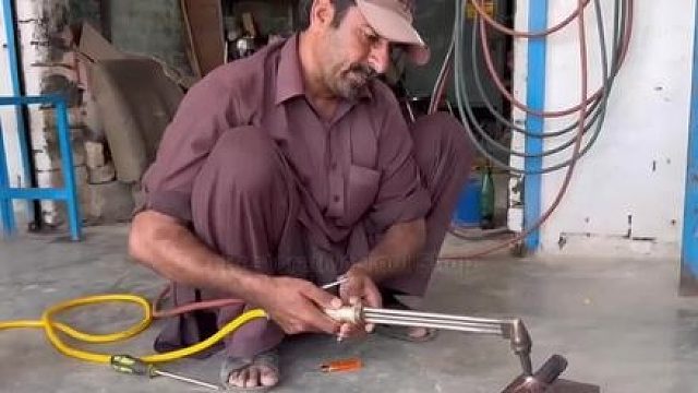 巴铁师傅利用螺纹钢制作钻头全过程