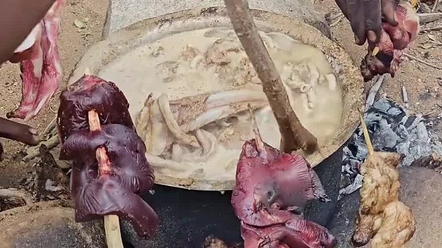 谁能拒绝汤边有烤肉呢