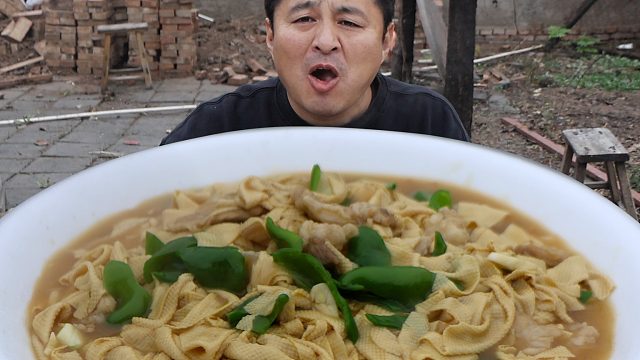 这是尖椒干豆腐的正宗做法，入口鲜香滑嫩，配米饭能吃三大碗