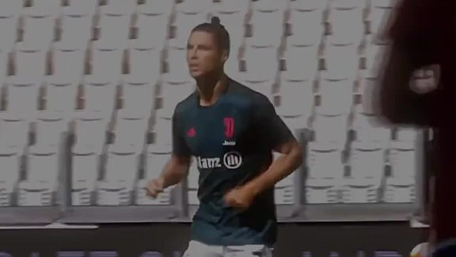 任意球直接破门建功