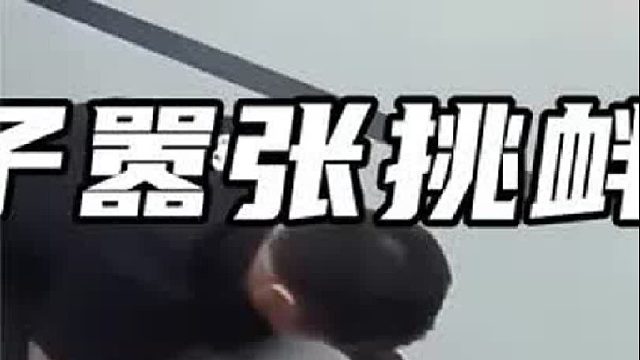 韩国棒子甩着膀子嚣张挑衅，结果被中国内蒙悍将打得横尸擂台 2