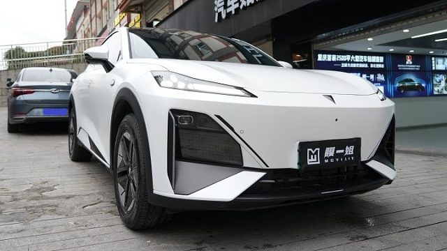 国产汽车贴膜品牌排名？长安深蓝装贴亚光隐形车衣