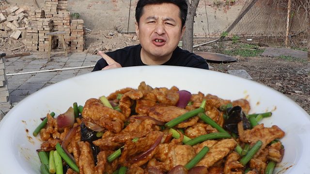 山西特色名菜过油肉，醋香软嫩，下酒的一道好菜，太美味了