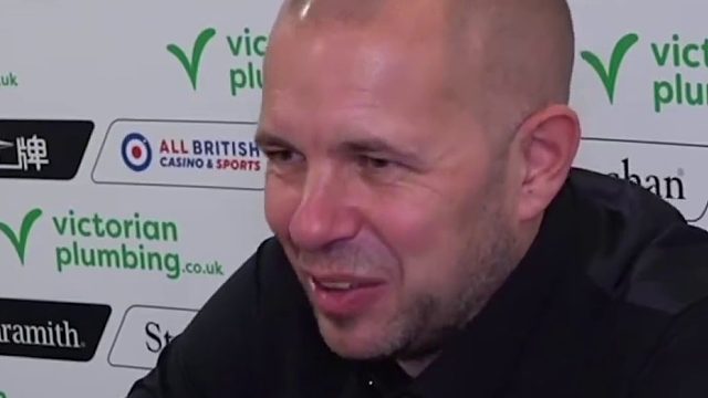 巴里·霍金斯6-4战胜罗尼·奥沙利文后接受采访