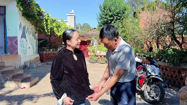 公公打工回来，偷偷买了一件新衣服，儿媳穿上惊艳公公