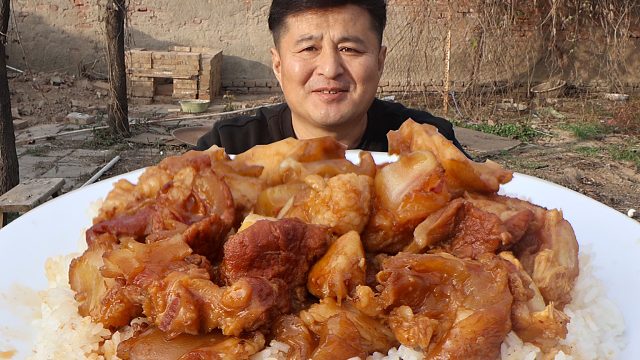 40元买了两个牛窝骨，做个“筋头巴脑盖饭”，一口下去香迷糊了