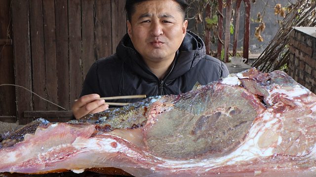 60元买一块牛头肉，做个“葱烧牛头肉”，葱香浓郁，牛皮都糯了