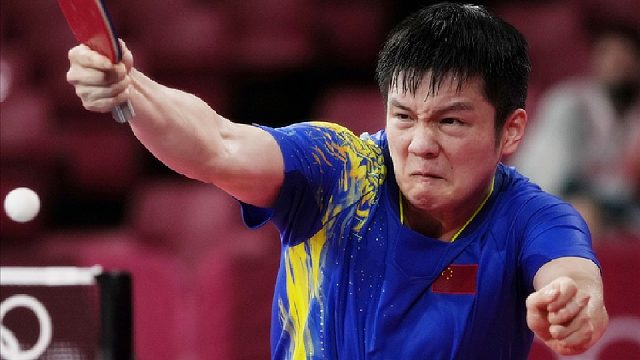 国乒极限攻防！王楚钦俯身暴抽，被樊振东反手“接化发”